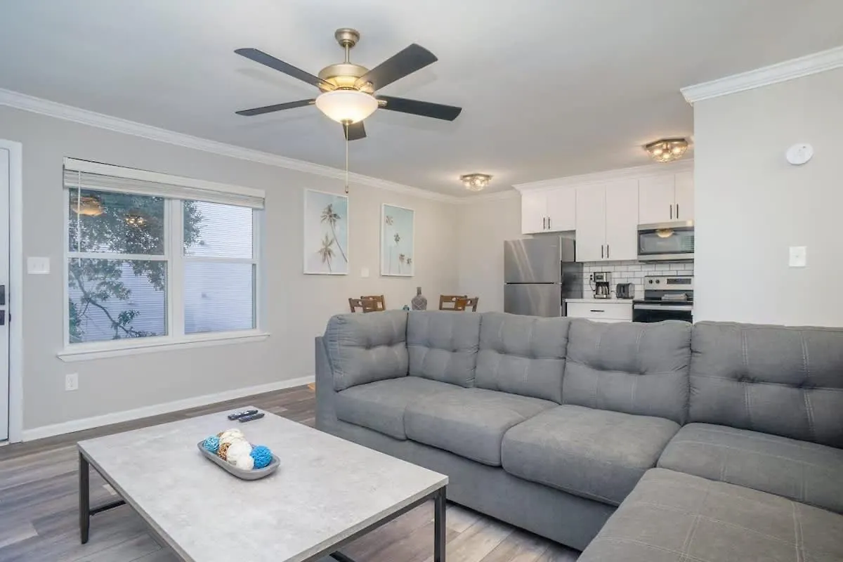 Hillside Cove - Sail Suite North Camellia Acres